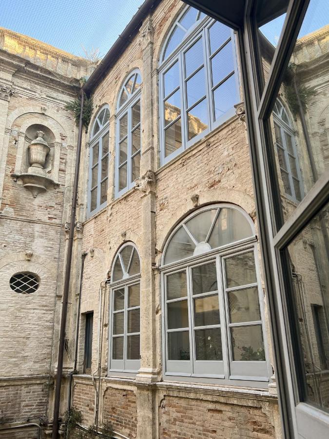 B&B Palazzo Lombardi 卢切拉 外观 照片