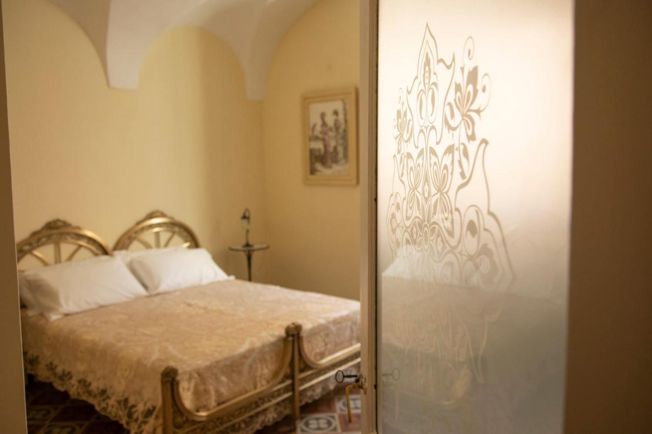 B&B Palazzo Lombardi 卢切拉 外观 照片