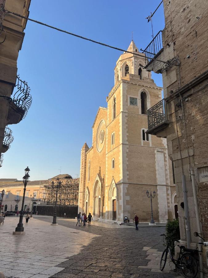 B&B Palazzo Lombardi 卢切拉 外观 照片