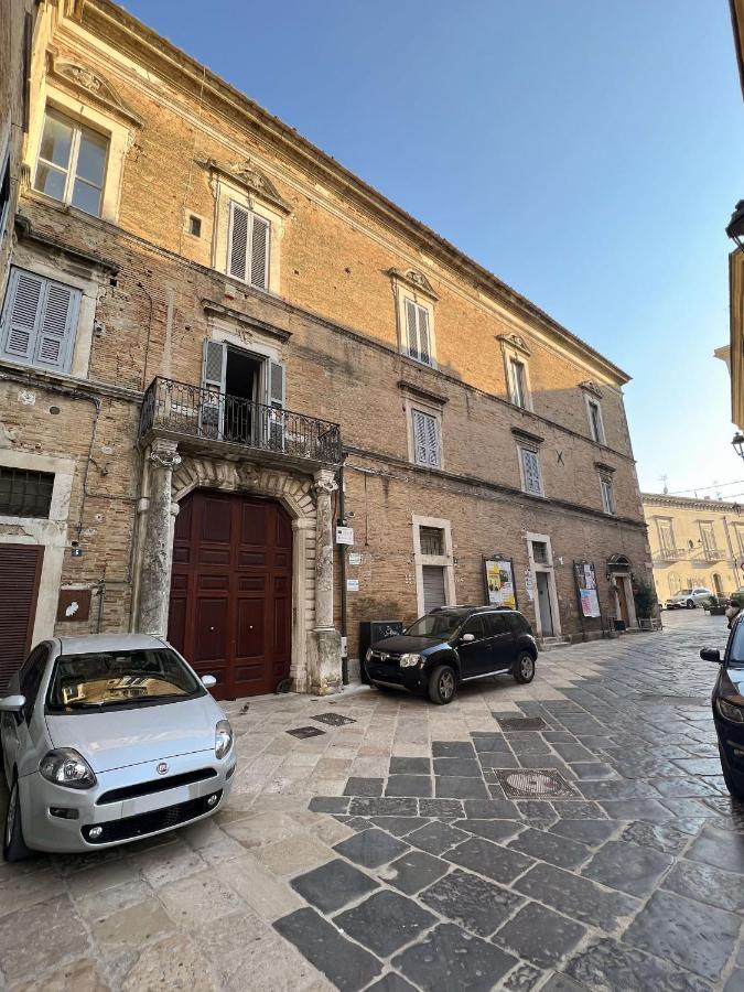 B&B Palazzo Lombardi 卢切拉 外观 照片